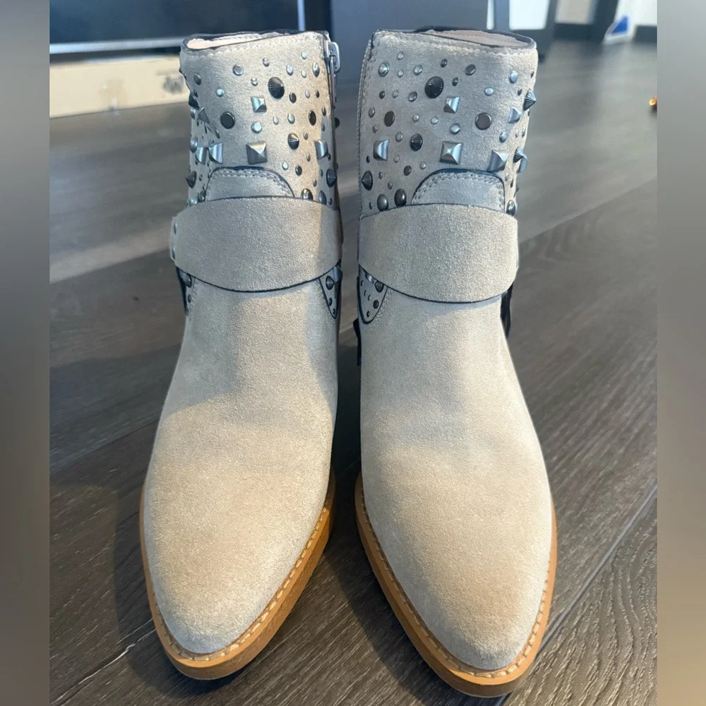 Like New! Coach Pia Studded Suede Ankle Boot in Oat - Size 8